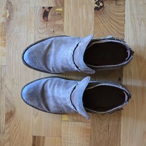 Born distressed taupe booties. Size 7.